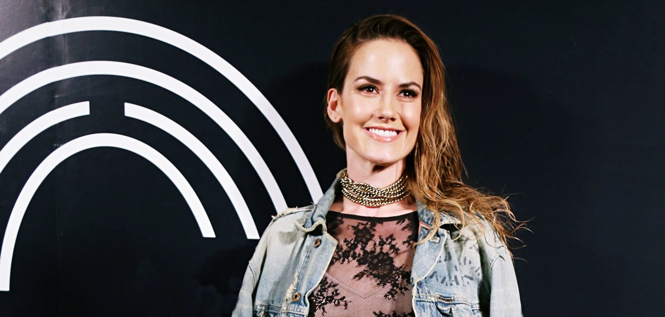 <p>Ahora el espíritu viajero de Altaír la tiene con los pies en territorio español, junto a su familia. <strong>(Fotos: Instagram, Archivo El Universal)</strong></p>