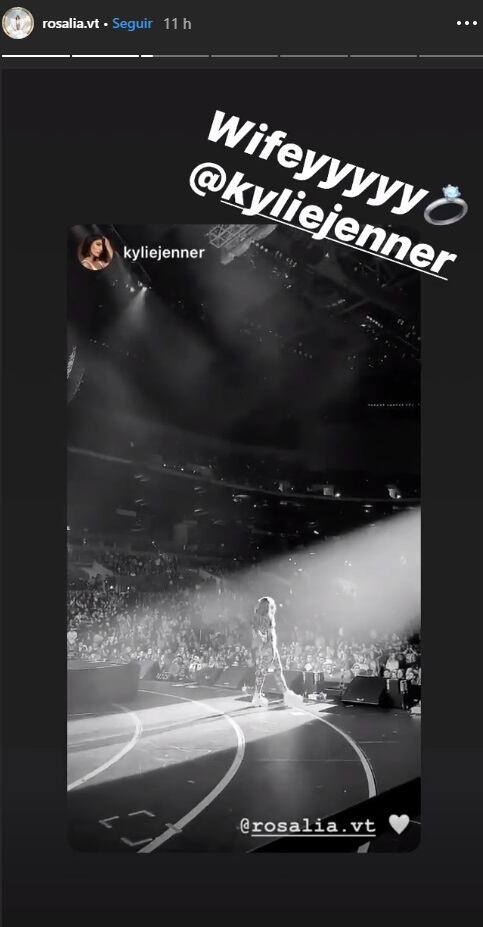La cantante Rosalía y Kylie Jenner comparten fotografía y bromean ¿con un "anillo de compromiso"?