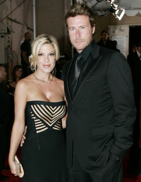 Tori Spelling y Dean McDermott en los premios Emmy en agosto de 2006 / AP