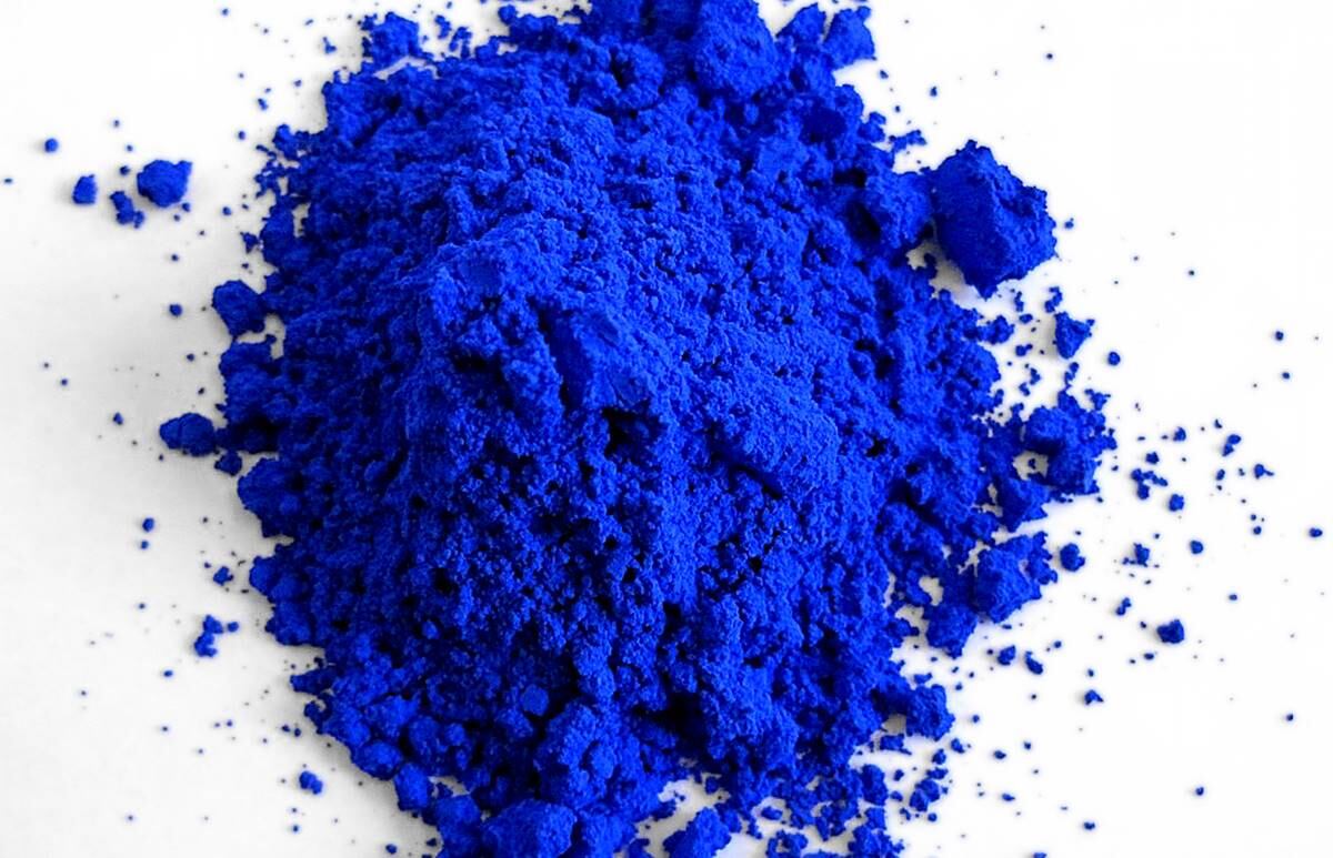 Descubren tono de azul no visto en 200 años; ya está a la venta