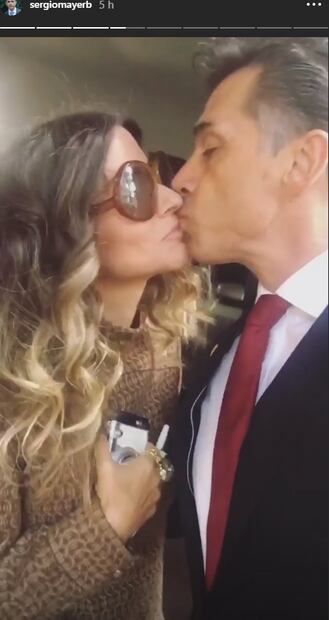  Issabela Camil, fiel compañera de Sergio Mayer en la toma de protesta de San Lázaro 