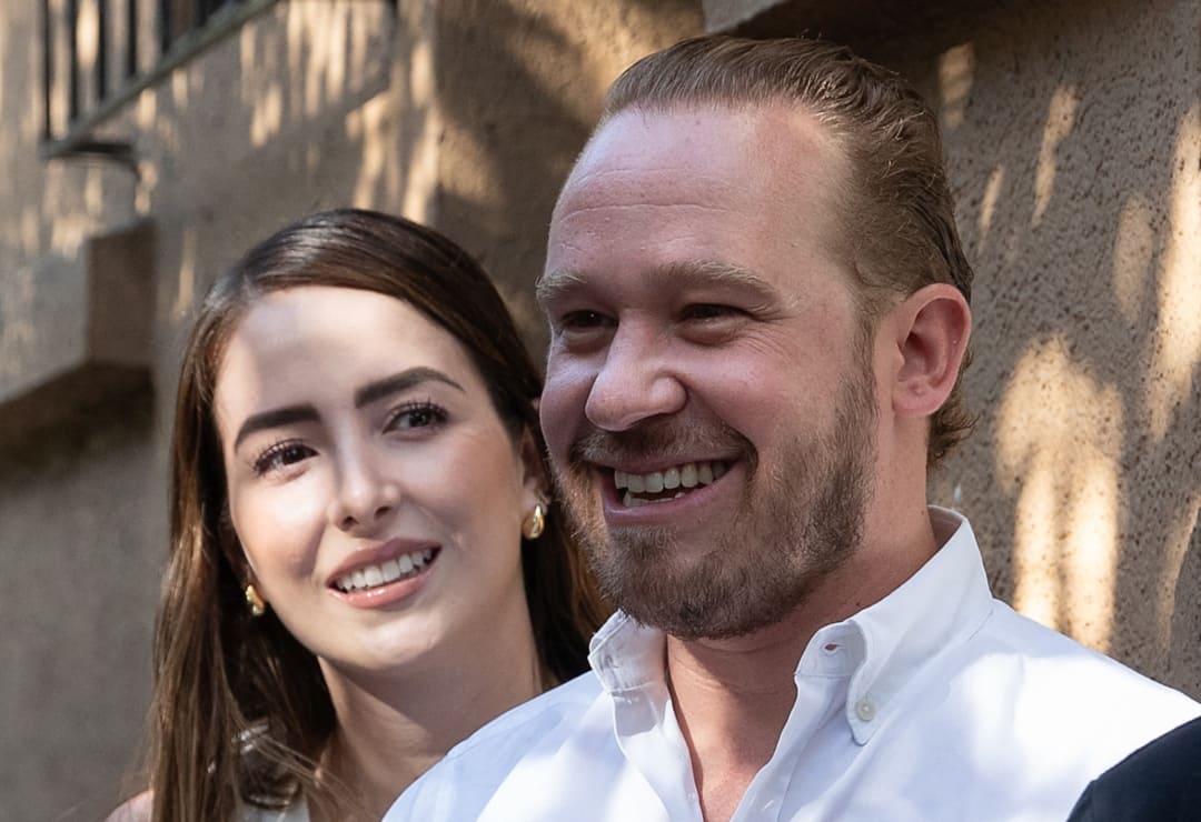 El candidato Santiago Taboada y su pareja Fernanda Chávez / AFP
