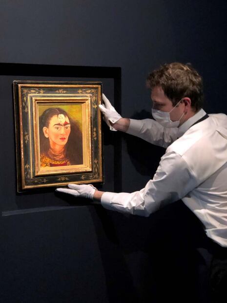 Autorretrato de Frida Kahlo se subasta en inaudita cifra: 34.9 millones de dólares