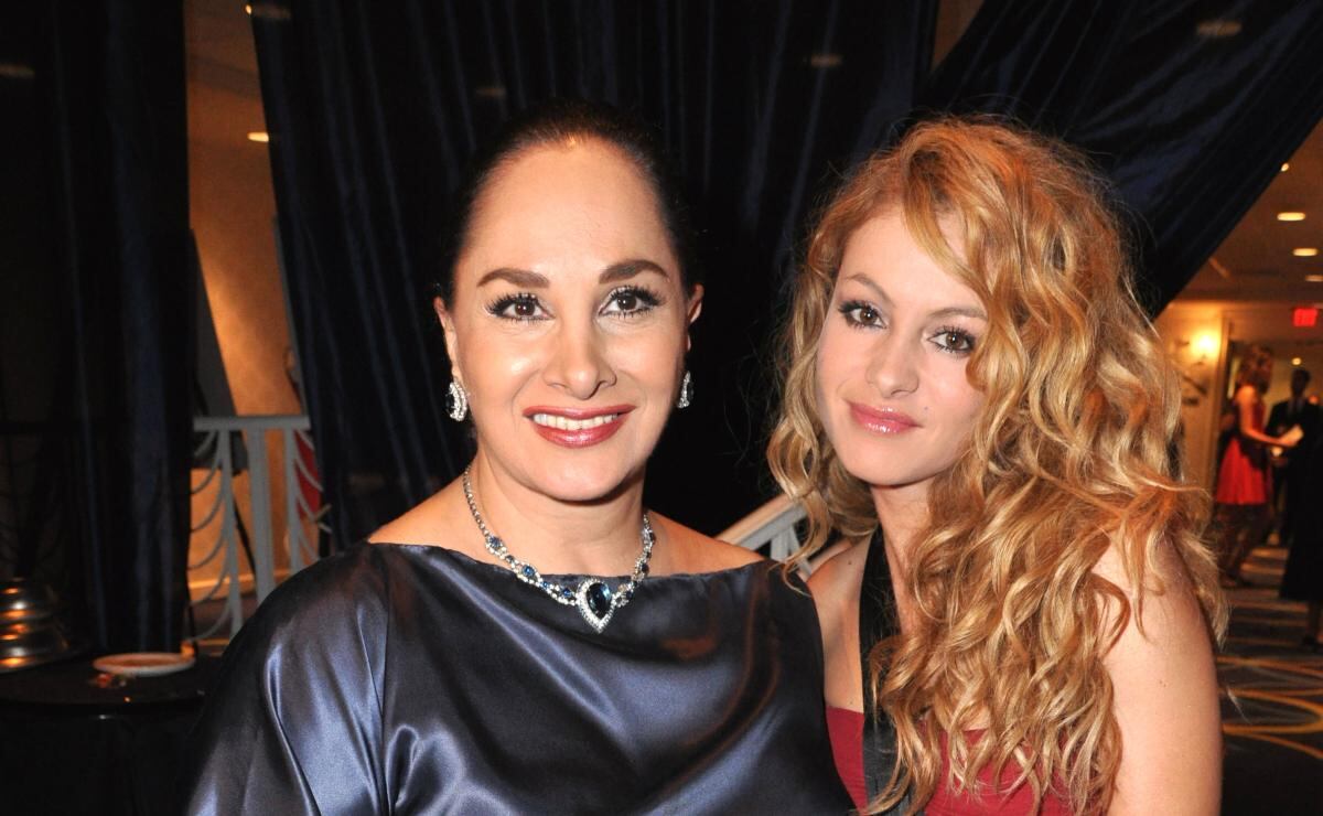 Susana Dosamantes: Video de la llegada de Paulina Rubio al funeral