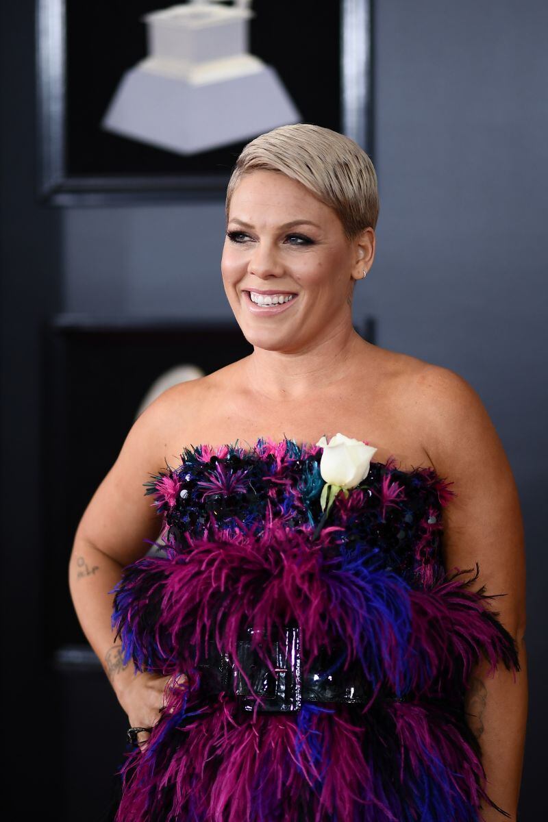 Ellos portaron una rosa blanca por #MeToo en los Grammy