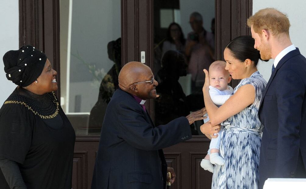 Muere el arzobispo Desmond Tutu, figura clave para los duques de Sussex y Charlene de Mónaco