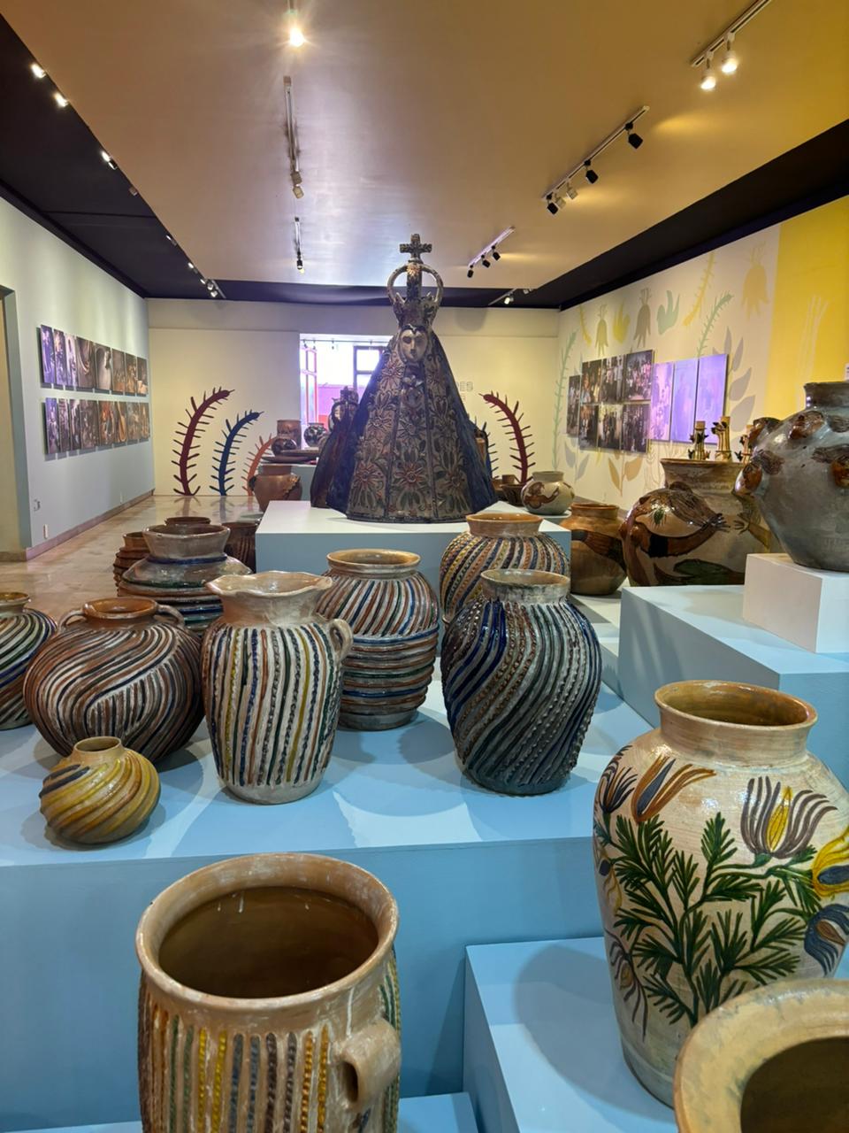 Exposición Dolores Porras/Leslie Carrasco.
