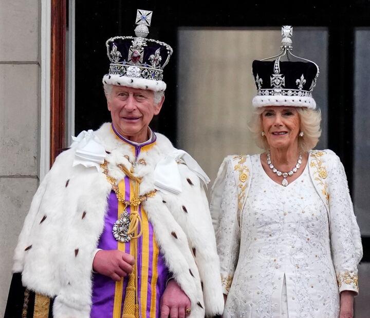 (El rey Carlos III y la reina Camila después de su coronación / AP)