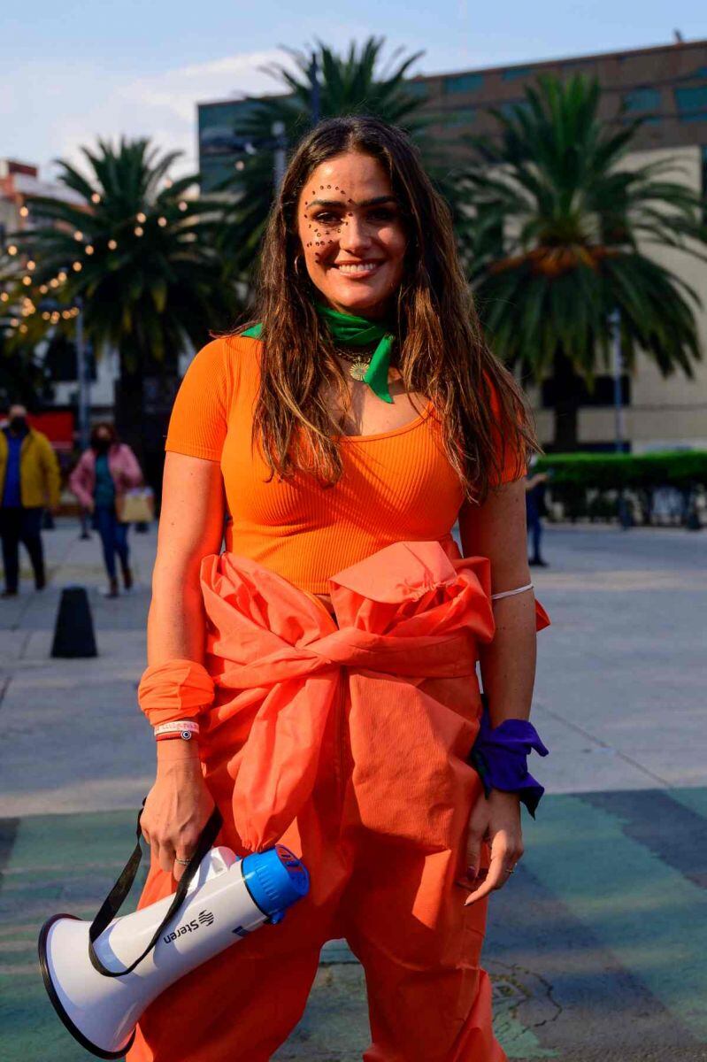 Alessandra Rojo de la Vega levanta la voz por las mujeres en Marcha 25N 
