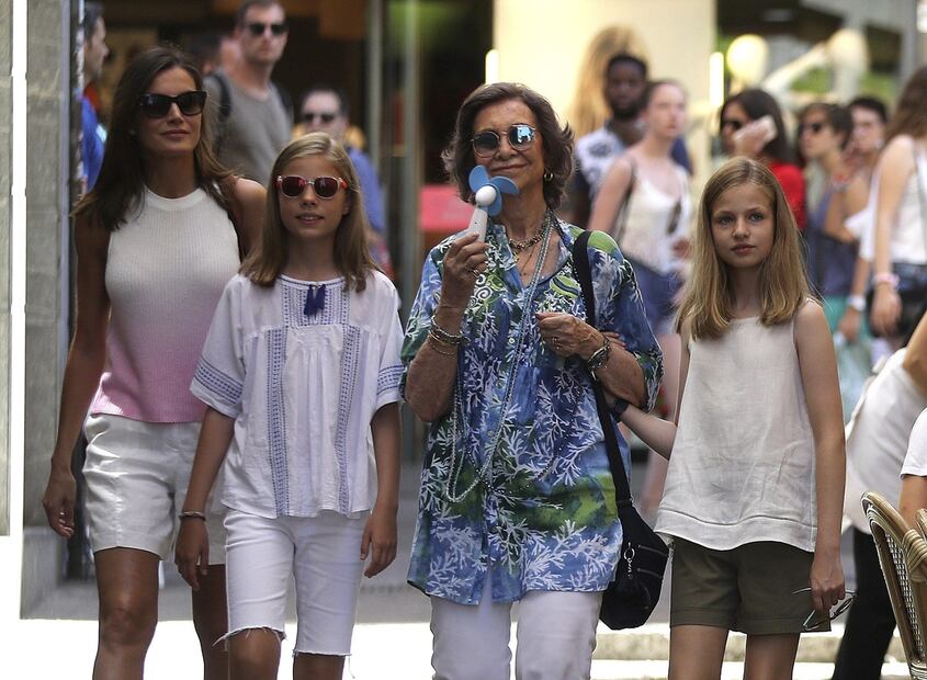 La reina Sofía de España es la más querida; la reina Letizia, la peor calificada