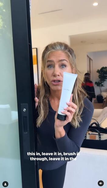 Jennifer Aniston presumió sus canas y ganó decenas de halagos / Instagram