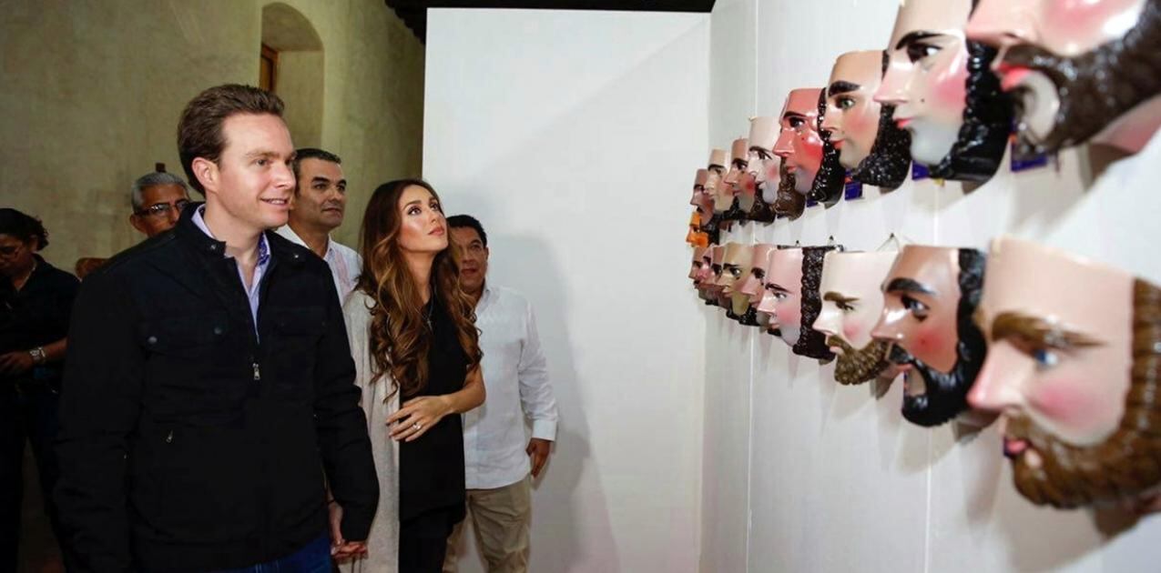 <p>Anahí acompaña a su esposo a su cuarto informe de gobierno y luce su esbelta figura. (Foto: Facebook/Manuel Velasco) &nbsp;&nbsp;</p>
