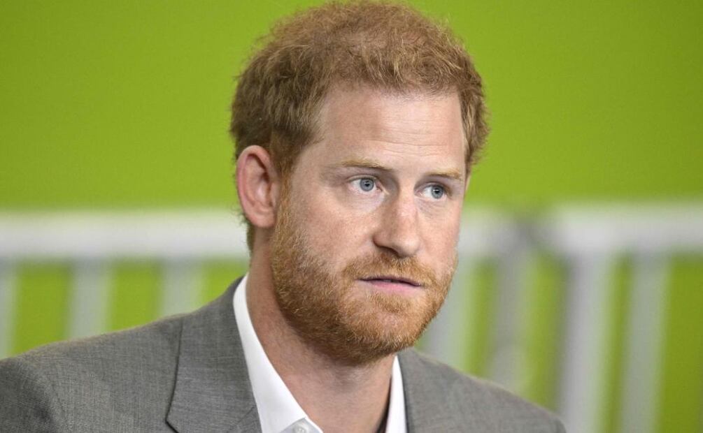 Harry y Meghan se desploman, ¡hasta el príncipe Andrés ya es más popular que ellos!