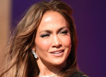 El estiloso look de Jennifer Lopez con pijama y altísimos tacones