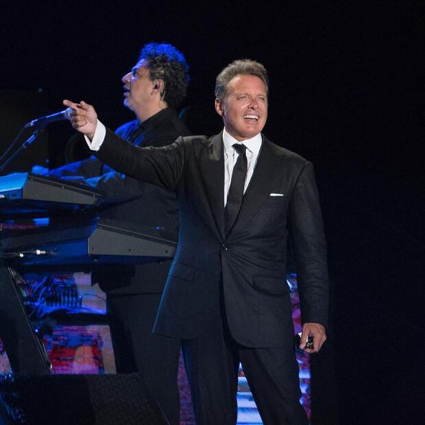 Captan a Luis Miguel con su supuesta novia, Mollie Gould, en Beverly Hills