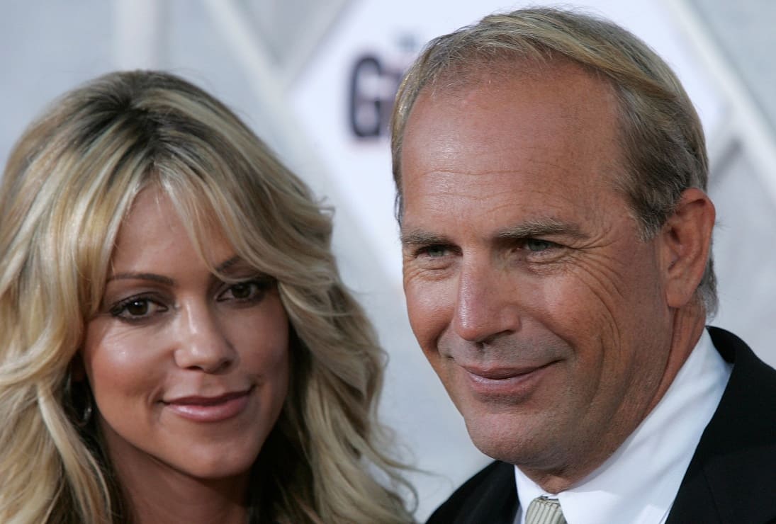 La ex de Kevin Costner finalmente desaloja la lujosa casa familiar