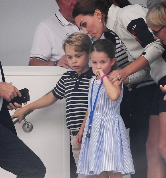 VIDEO: La princesa Charlotte y la travesura pública que puso en aprietos a Kate Middleton