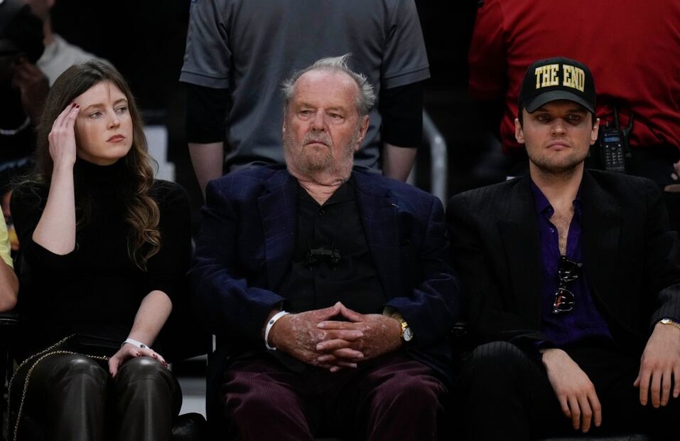 Jack Nicholson reaparece en un partido de los Lakers tras meses de ausencia y preocupantes fotos