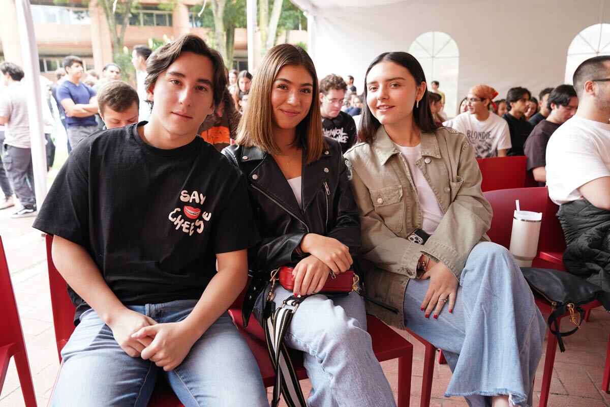 Álvaro Hernández, Daniela Zaldívar y Carolina Gutiérrez. (Foto: Héptor Arjona para VIP)