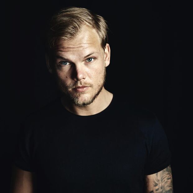 A casi un año de la muerte de Avicii, su familia creará una fundación para prevenir el suicidio