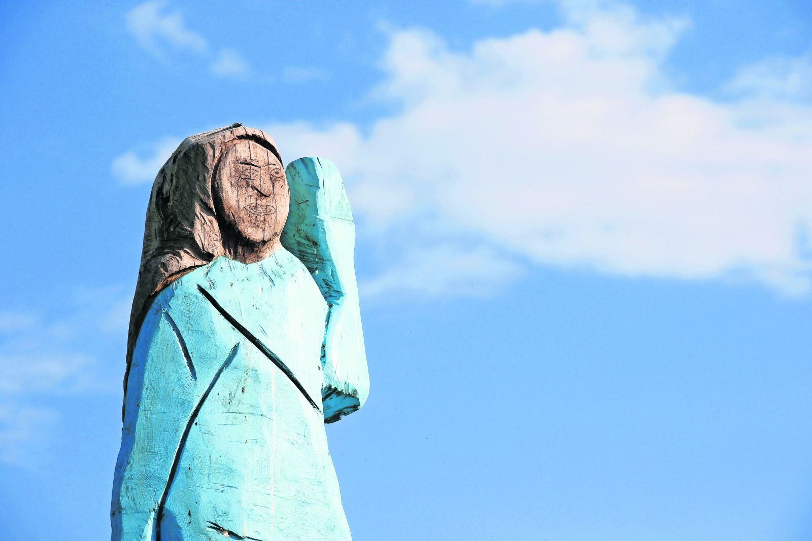 Una estatua de Melania Trump divide a su pueblo natal en Eslovenia