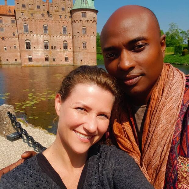 El novio chamán de Martha Louise de Noruega expresa cuánto la extraña ante el distanciamiento por Covid-19