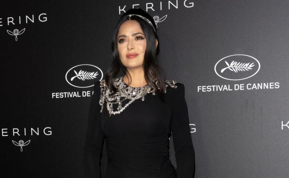 Salma Hayek y su cómico método de prevención contra coronavirus