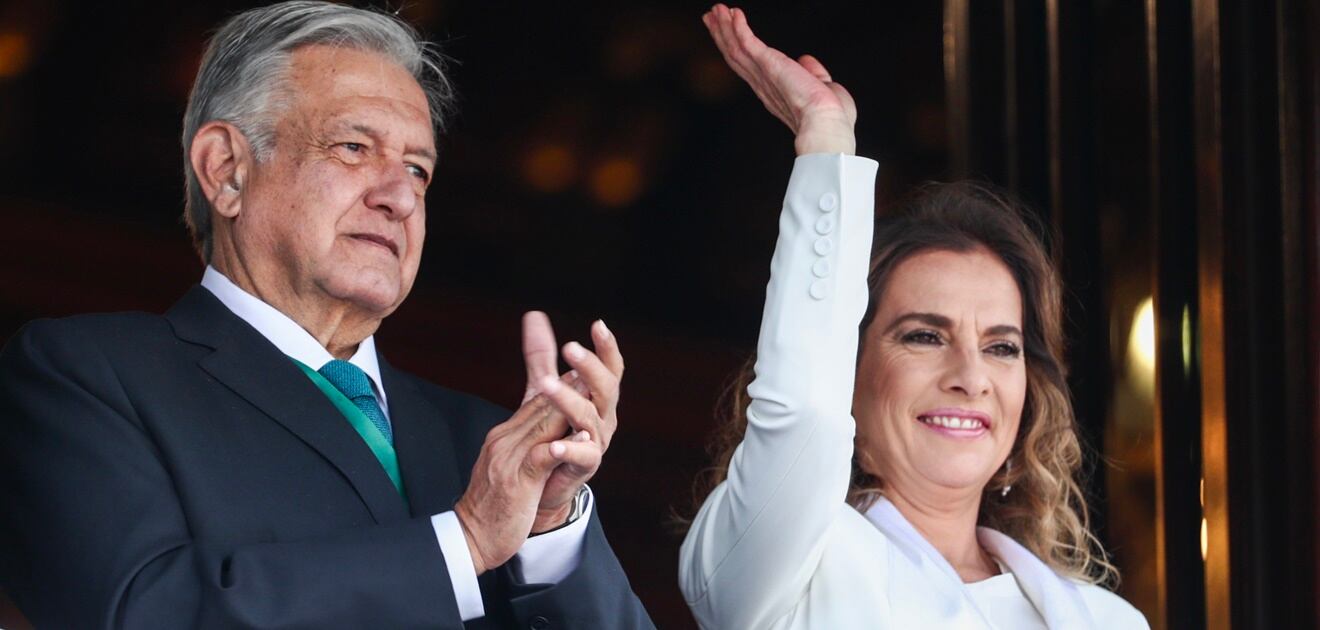 Beatriz Gutiérrez y el vestido huichol con el que brilló en el Palacio Nacional