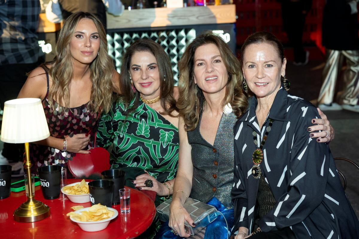 Gaby y Tere Ehrenberg con Nadine Estrada y Kathy O'Hara. (Foto: Héctor Arjona)
