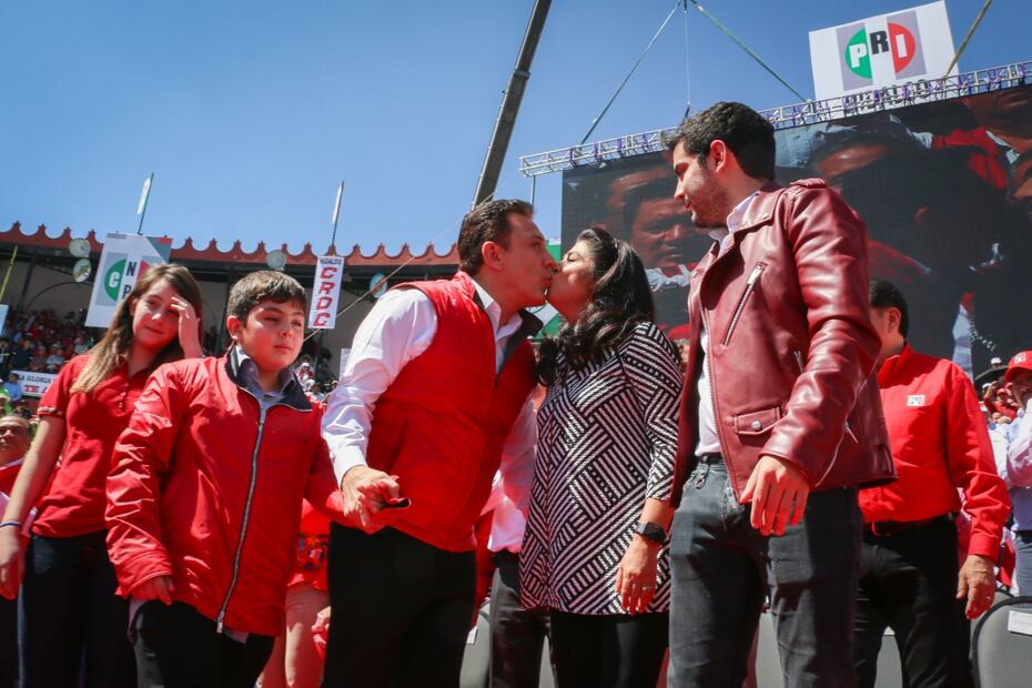 Omar Fayad, esposo de Victoria Ruffo, da positivo por coronavirus