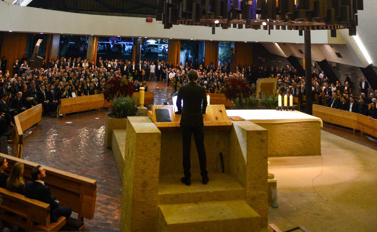 Familiares y amigos dan el último adiós a Olegario Vázquez Raña / Foto: Arturo Quintero