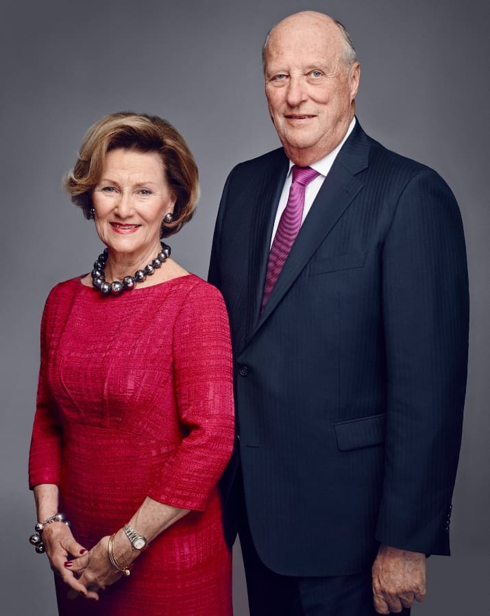 La reina consorte Sonia y el rey Harald V de Noruega. (Foto: AFP)