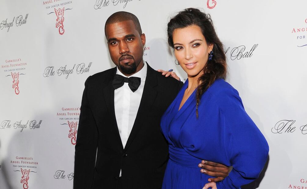 Kim Kardashian posa en topless tras separación de Kanye West