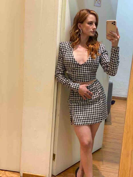 Altair Jarabo con el pelo rojo: más exótica que nunca