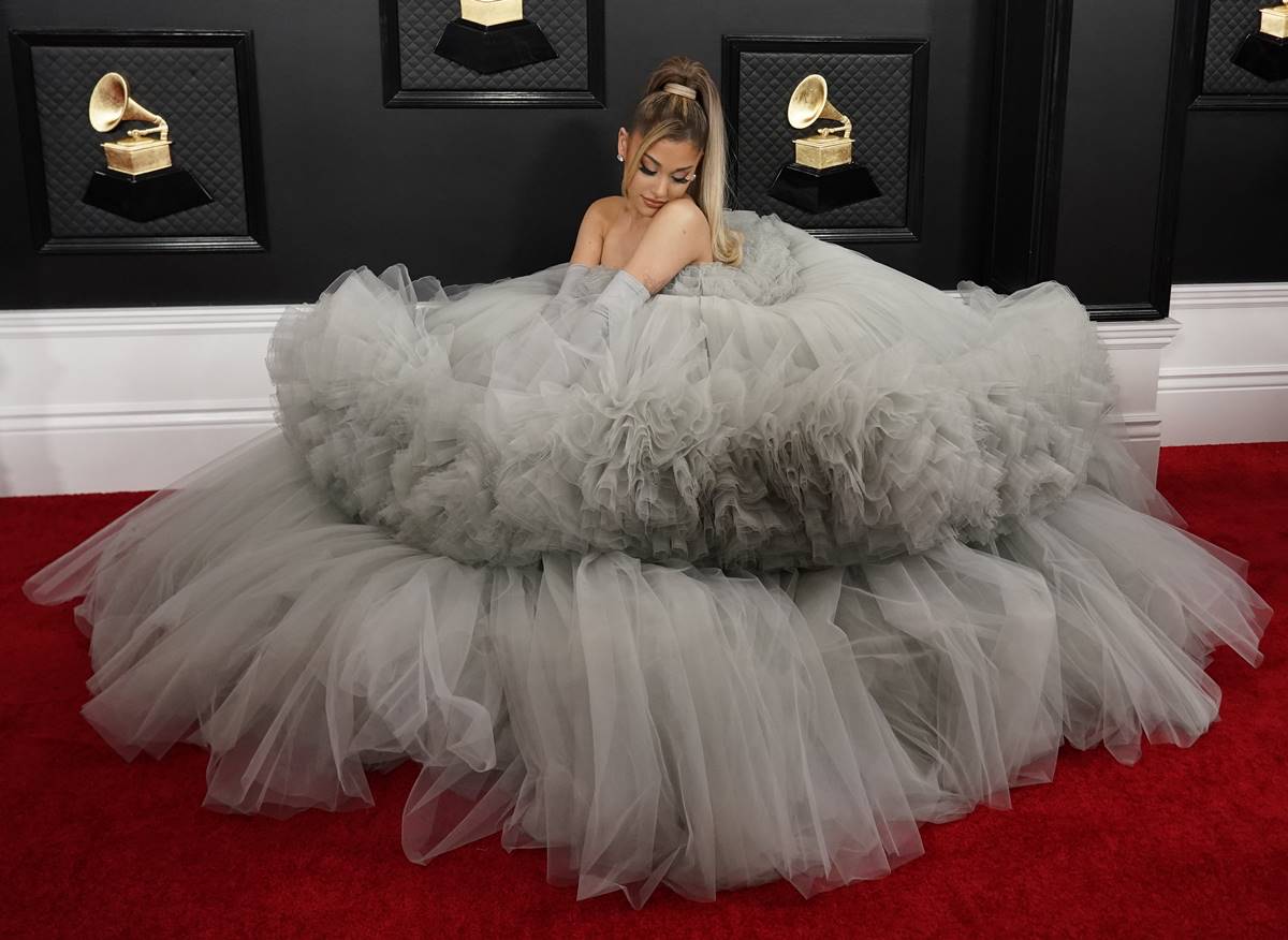 Los 2 looks de Ariana Grande que se robaron la noche de los Grammy