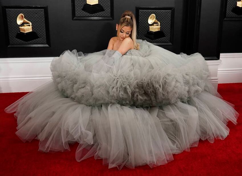 Los 2 looks de Ariana Grande que se robaron la noche de los Grammy