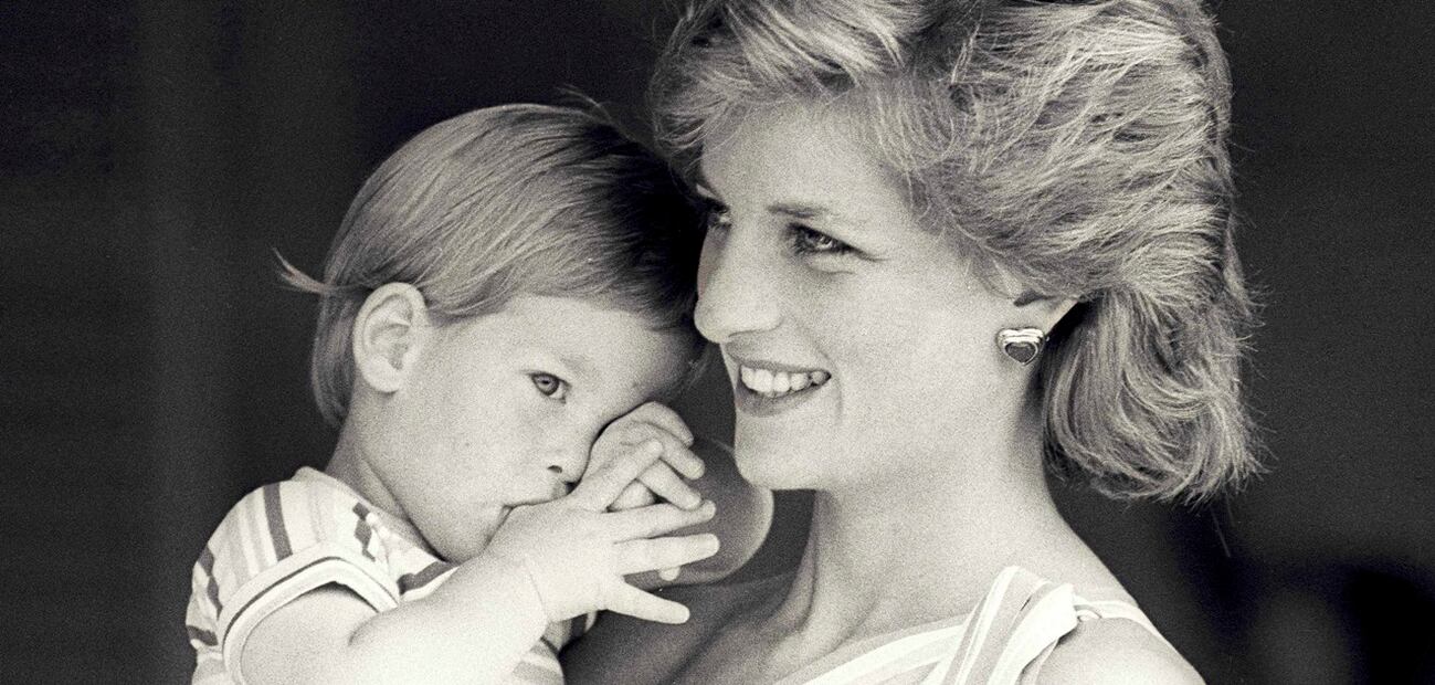 Diana de Gales junto al pequeño Harry / Foto: Archivo