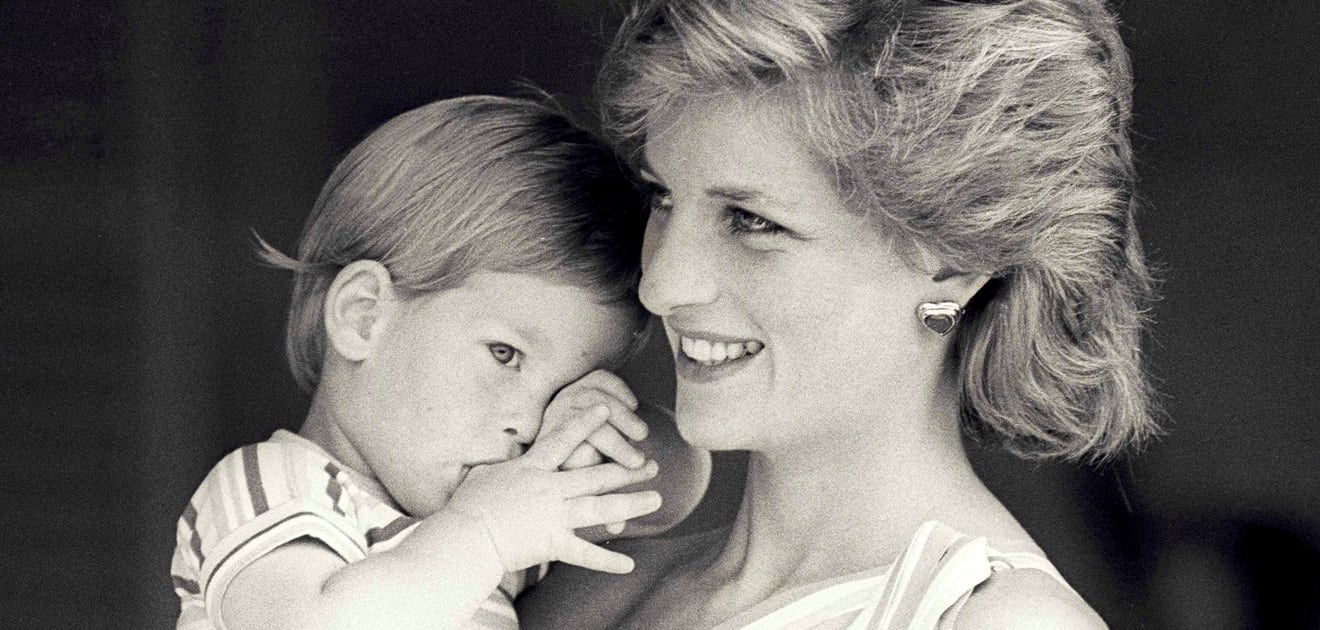 El príncipe Harry educará a sus hijos diferente para romper con el "ciclo de dolor y sufrimiento"