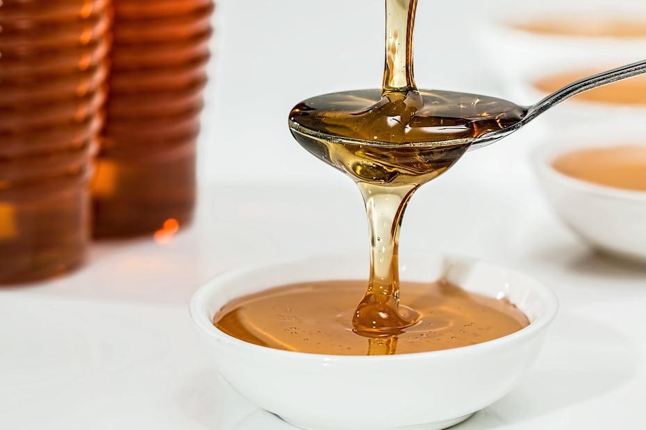 Receta para el crecimiento del pelo con miel, canela y romero
