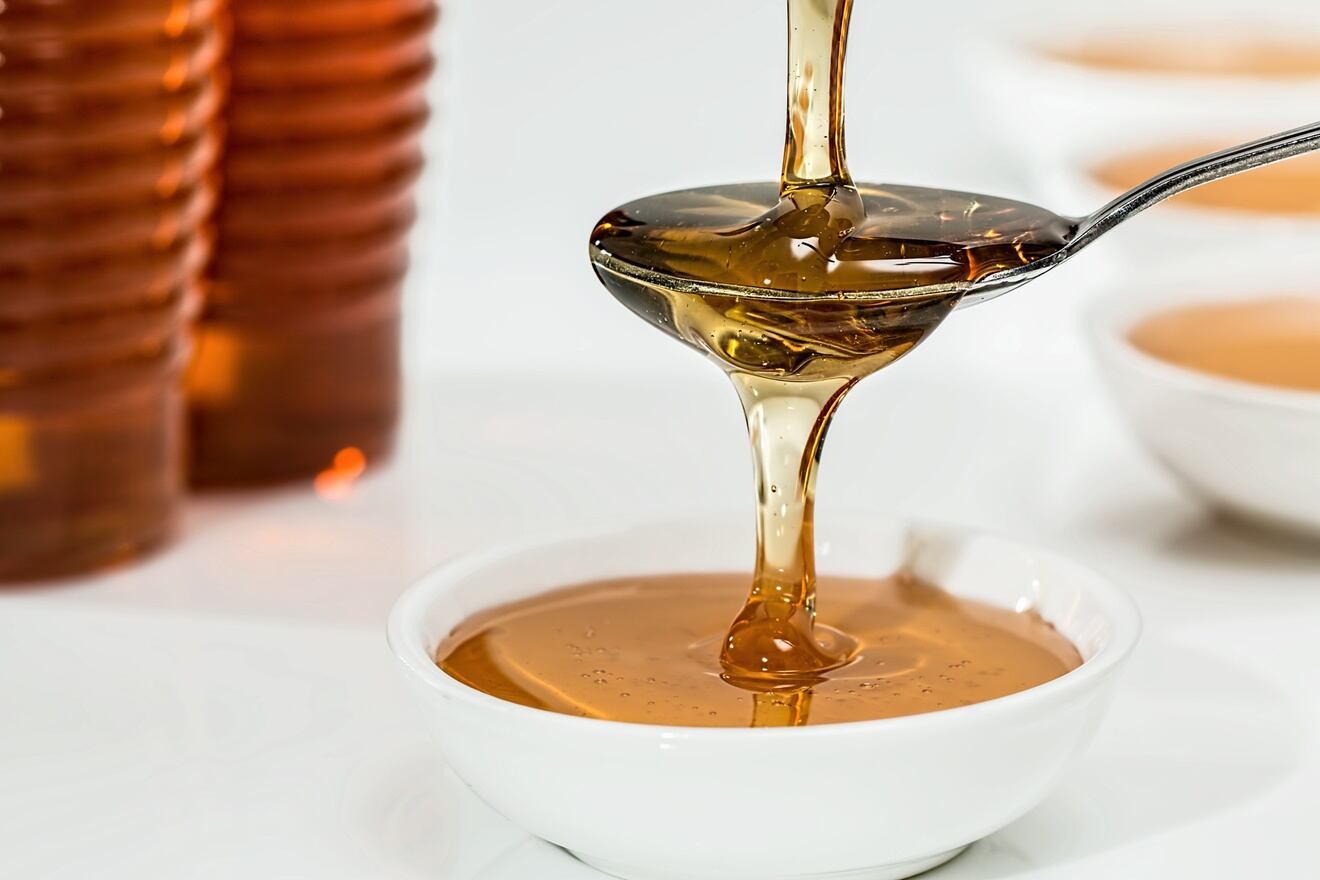Receta para el crecimiento del pelo con miel, canela y romero