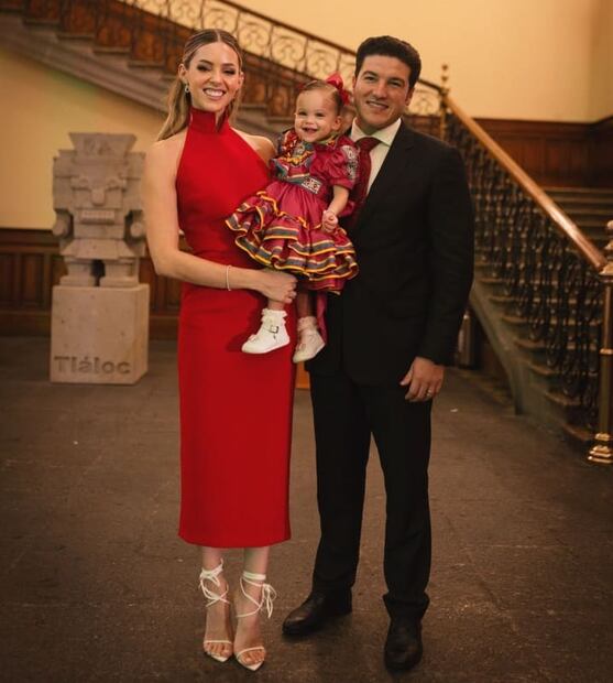 El gobernador Samuel García, su esposa Mariana Rodríguez y su hija Mariel celebran el 15 de septiembre / Foto: Instagram