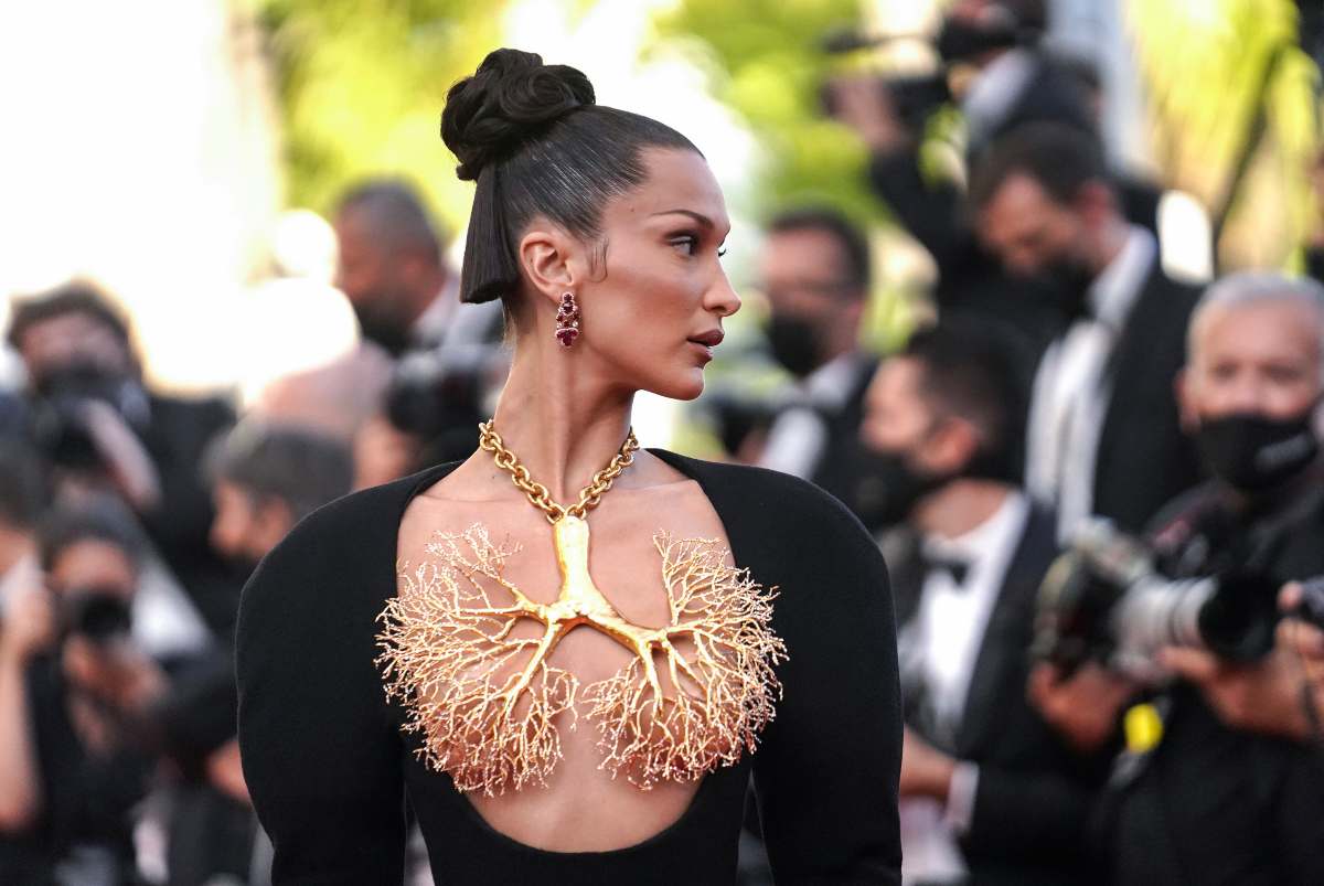 Bella Hadid luce espectacular anillo de la diseñadora mexicana Georgina Treviño