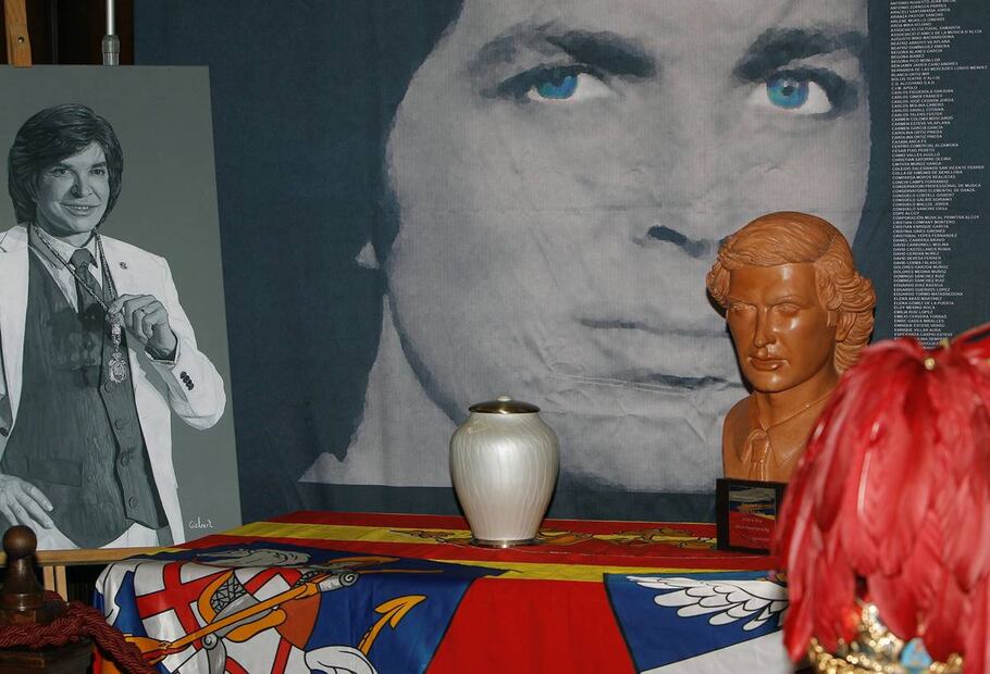 Los restos de Camilo Sesto por fin descansan en paz; así es su homenaje