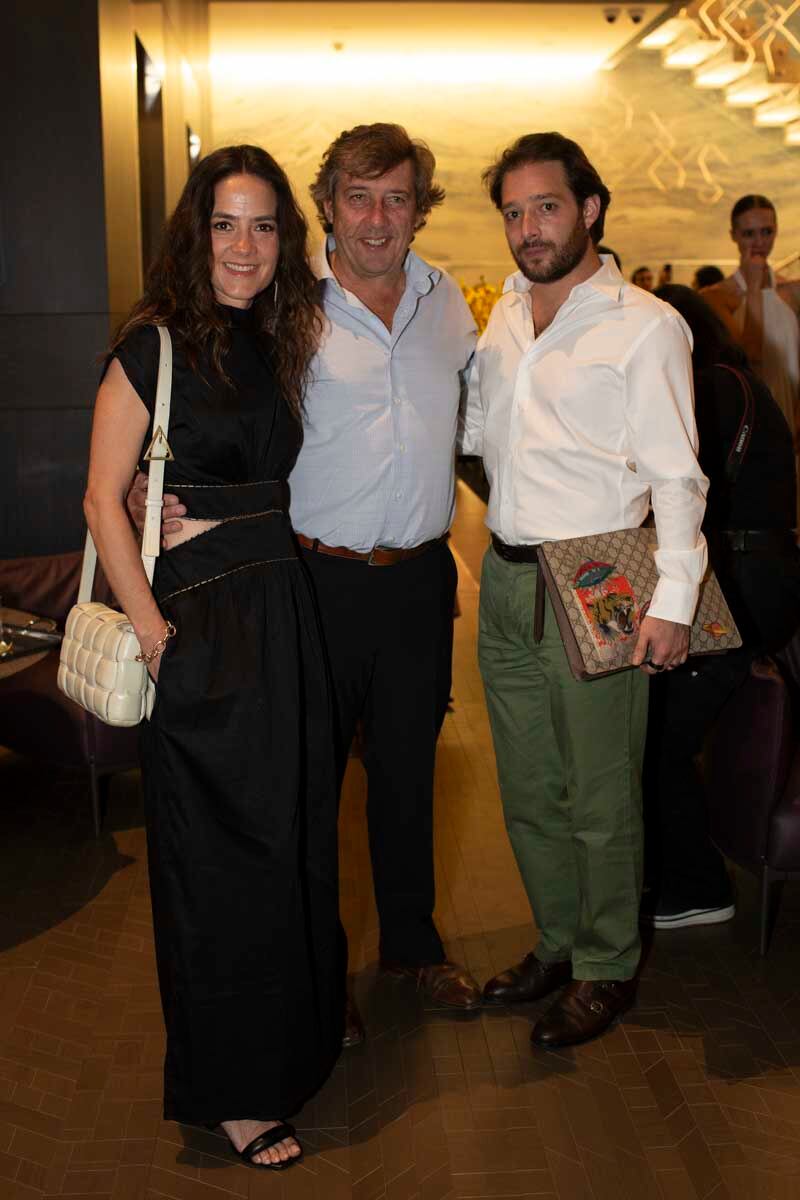 Denise y Miguel Gómez de Parada con Rafael Orozco. (Foto: Esteban Torreblanca)