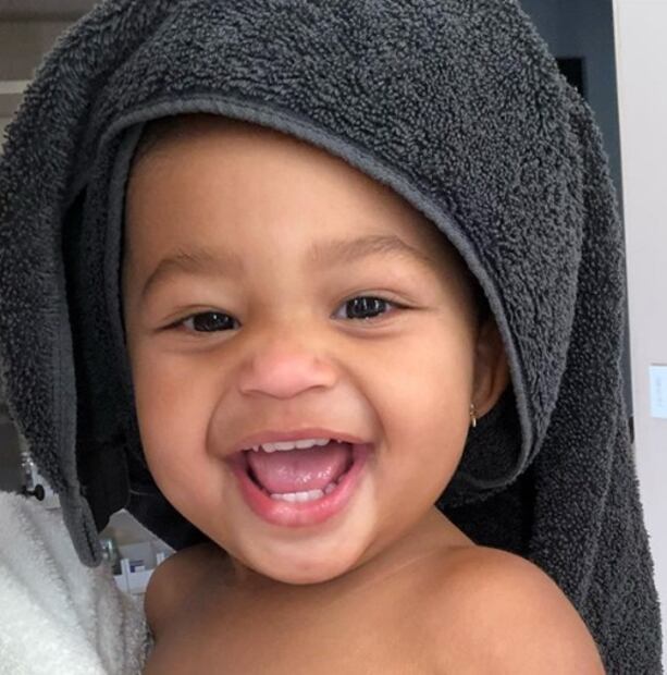 Stormi enloquece redes sociales con reto Fruit Snack Challenge, de Kylie Jenner