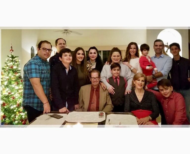 Así desearon feliz Navidad los famosos y empresarios 