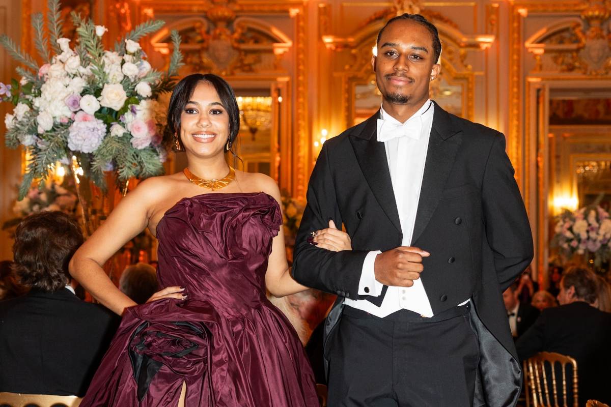 Sophie Kodjoe, vestida por Oscar de la Renta, y Toussaint Pierre-Vargas. (Foto: Morgan Amsellem)