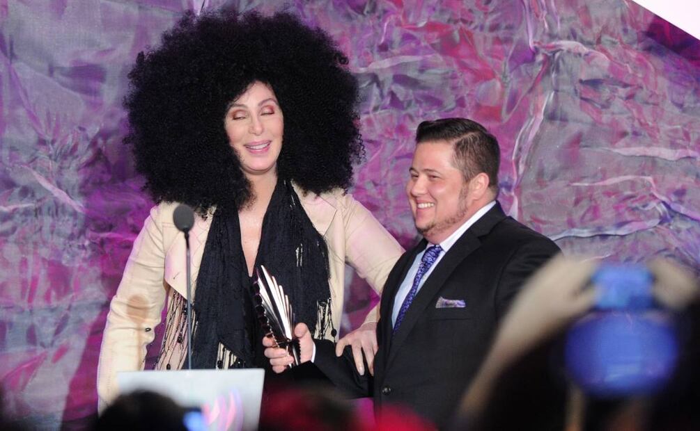 Cher explica por qué le resultó difícil la transición de género de su hijo Chaz