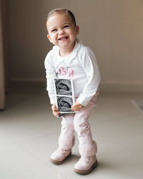 La pequeña Mariel, una orgullosa hermana mayor / Foto: Instagram
