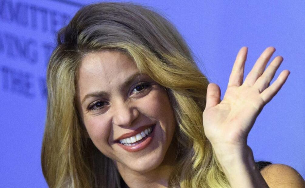 La letra completa de la nueva bomba de Shakira con Karol G